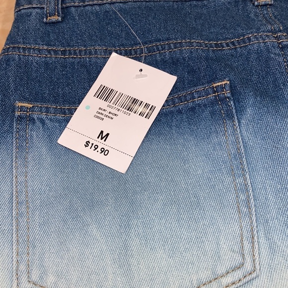 NWT. Ombré Demin Skirt. Forever 21. Size Medium. - Picture 6 of 6